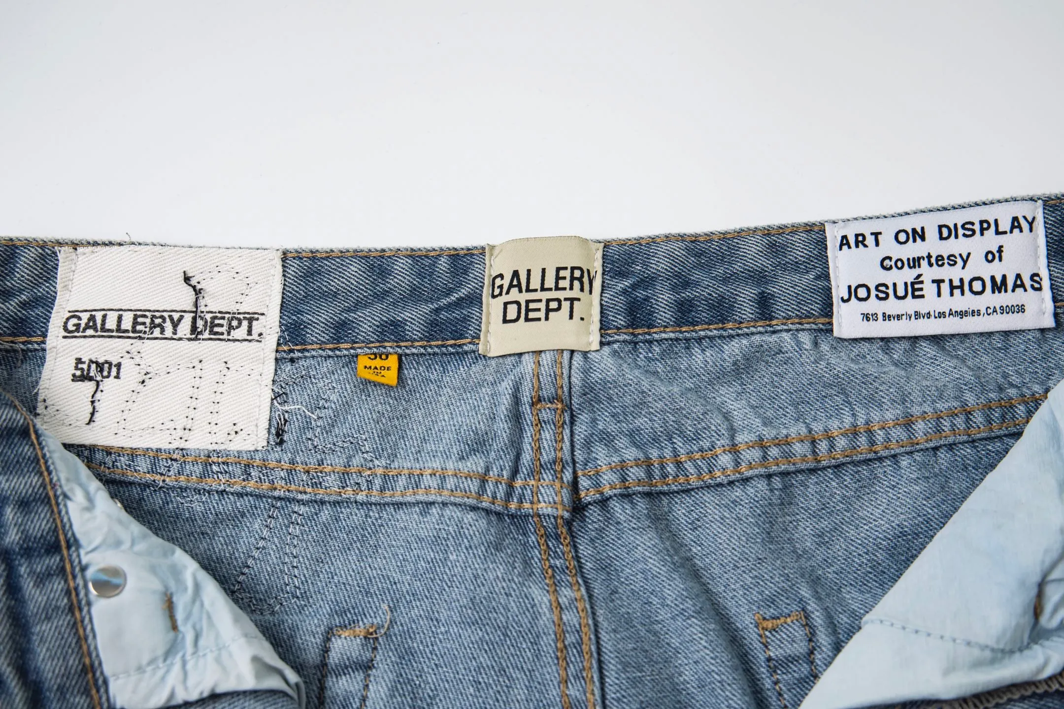 💰280 GALLERY DEPT & Chrome hearts Washed jeans with large logo and devil multi-label cross, truly restore the ultimate vintage texture, three-dimensional version, loose and comfortable, not picky about the figure, taller and slimmer, factory-made, original quality control, same style for men and women, can be matched with couples, versatile recommendation, must-have jeans for all seasons, fashionable people have been disappointed. From the quality selection of fabrics, the tailoring of details, and the matching of patterns, they are all impeccable! The upper body is so handsome when worn...it can be easily worn by men, women and children! The craftsmanship is made of heavy-duty washed pure cotton denim fabric. After washing, it is soft and thick. It is very stylish when worn on the body. Style number: 1756 Color: blue Size: 28 30 32 34 36
